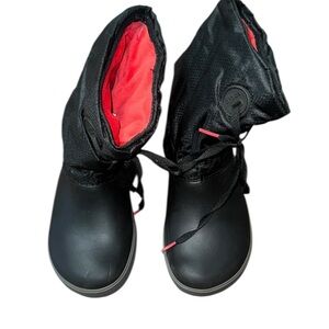 Women’s Crocs Snow Boots Size 7